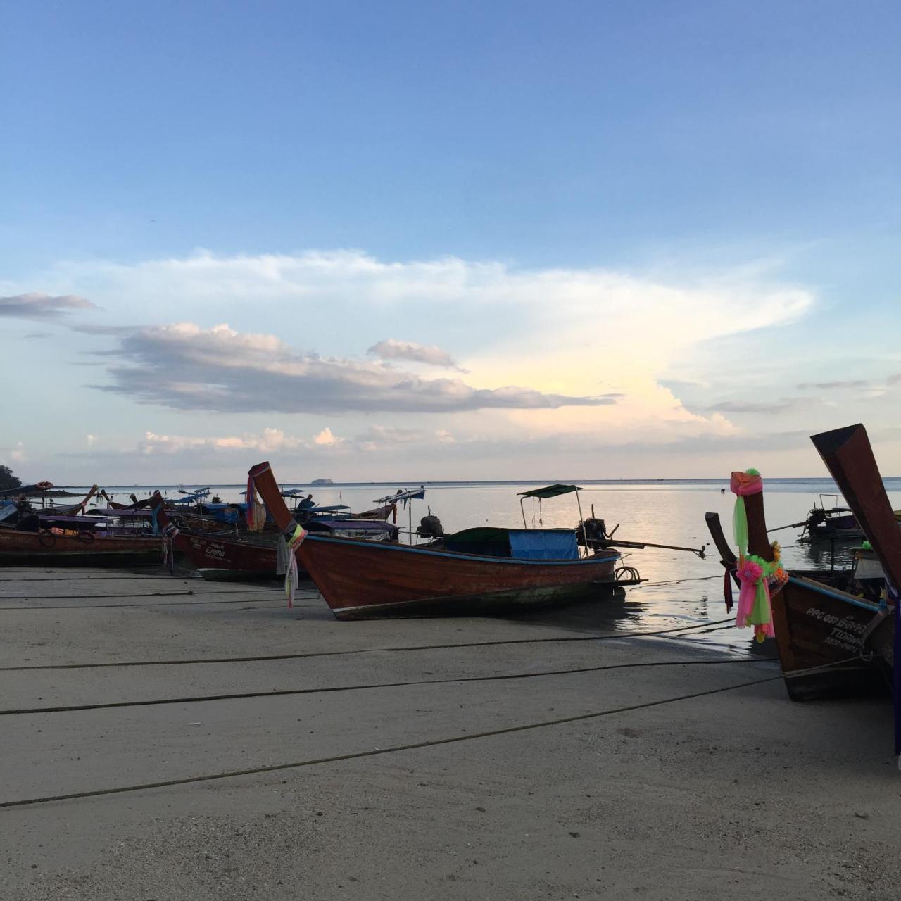 Phi Phi Sea And Hill Resort Екстериор снимка