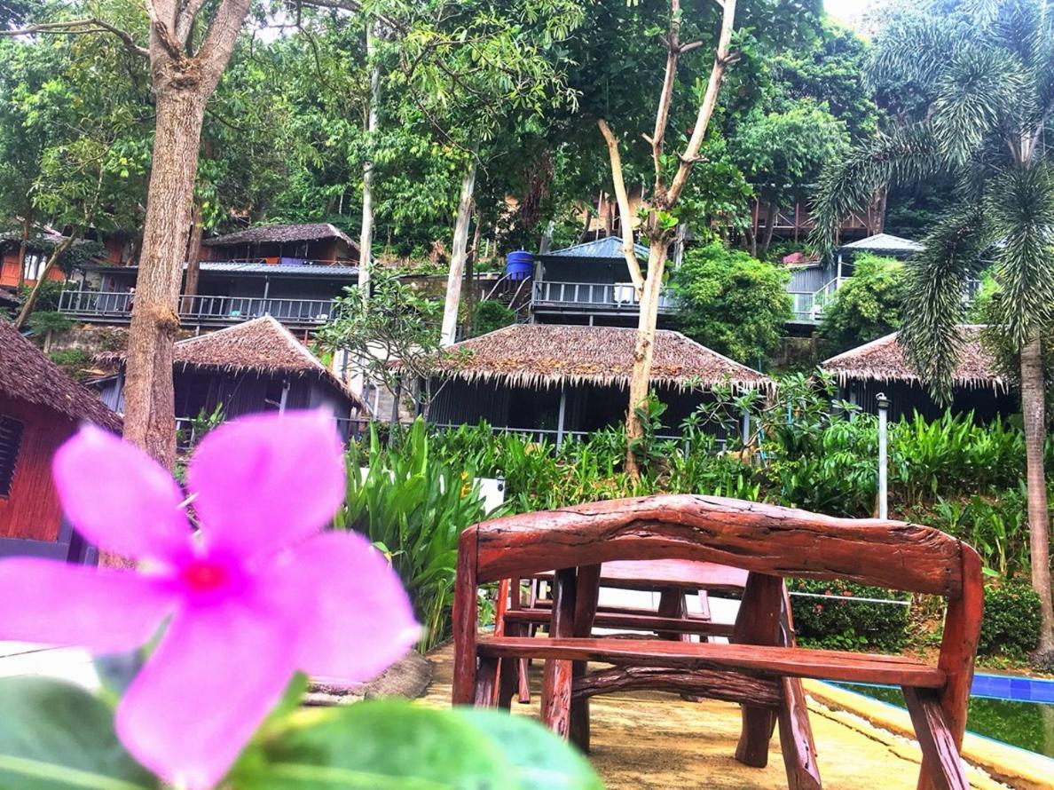 Phi Phi Sea And Hill Resort Екстериор снимка